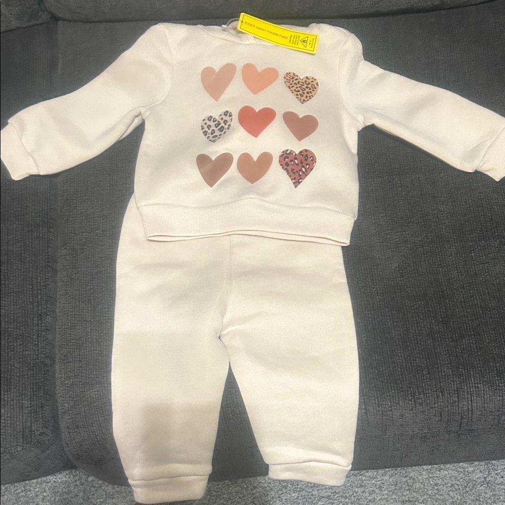 SHEIN Cream Heart Print Kids Matching Set
